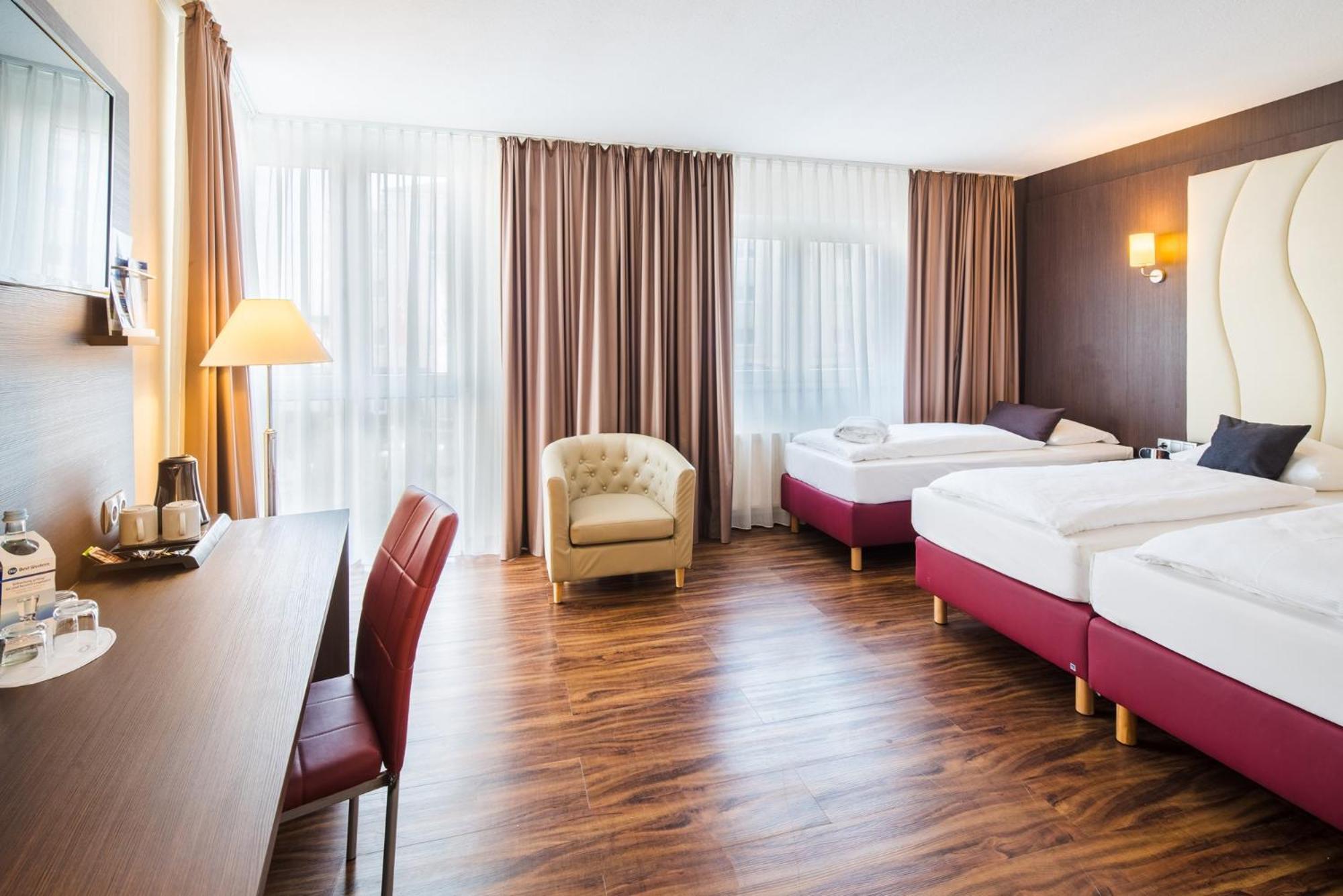 Airways Hotels Frankfurt Airport West Raunheim Esterno foto