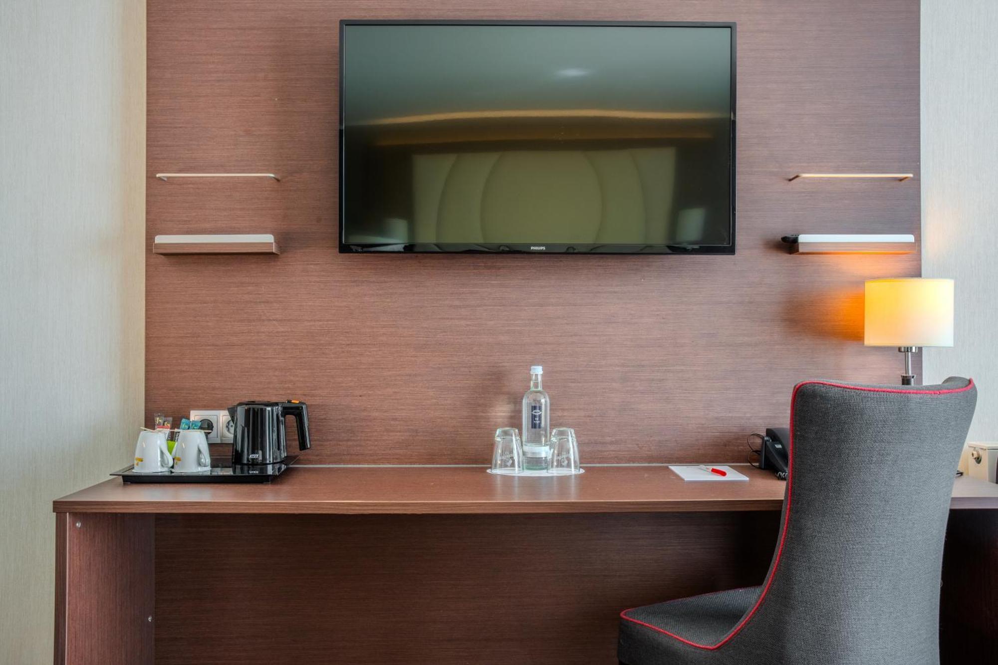 Airways Hotels Frankfurt Airport West Raunheim Esterno foto