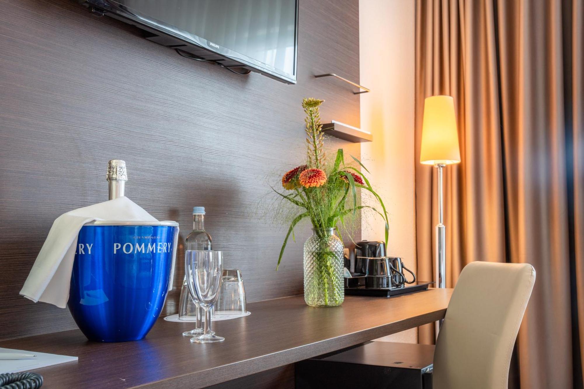 Airways Hotels Frankfurt Airport West Raunheim Esterno foto